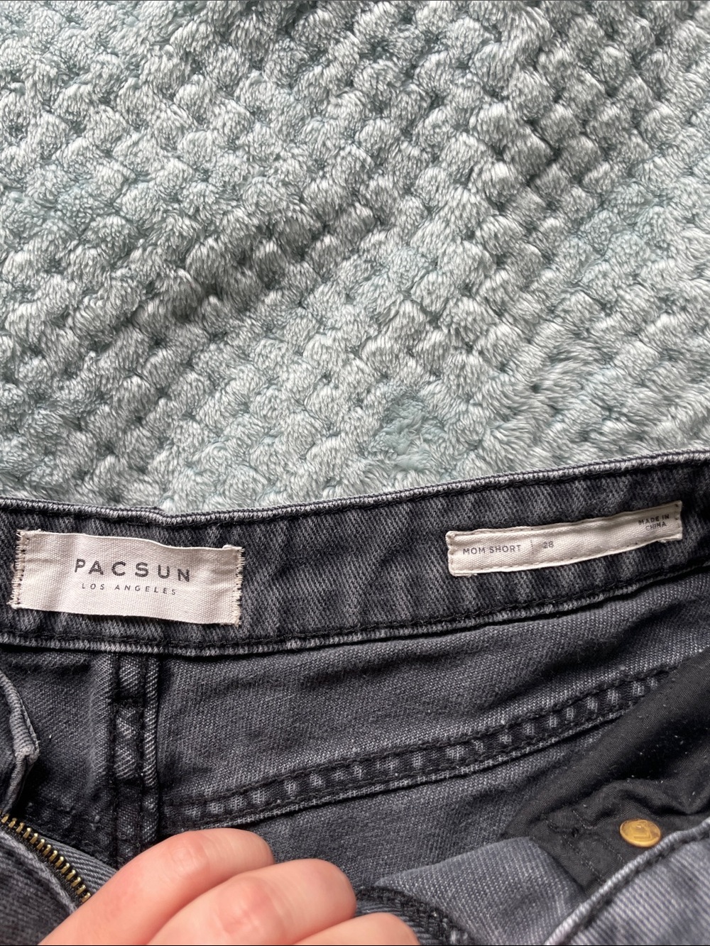 Pacsun Women’s Denim Mom Shorts - Picture 4 of 5